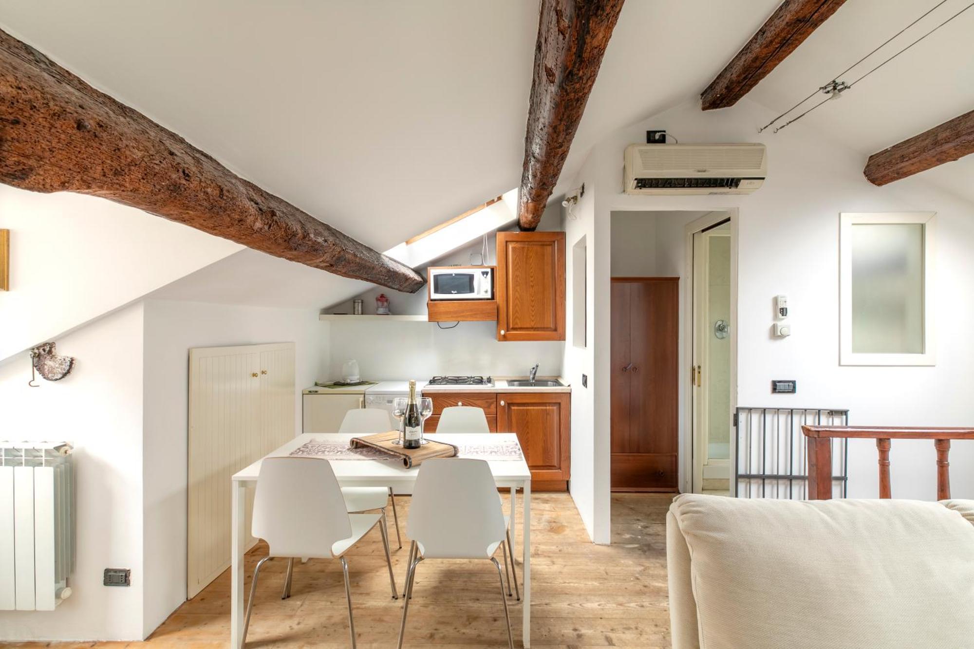 Nice Lovely Attic For 4 Person With Wifi - A/C 베니스 외부 사진